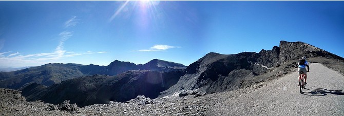 Blick auf Mulhacen (Mitte) und Veleta (rechts)