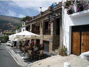 Fr�hst�ck vor unserem Hotel in Capileira